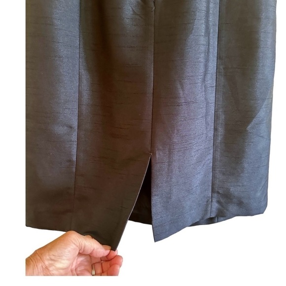 TAHARI ARTHUR S LEVINE, NAVY BLUE SHEATH COCKTAIL DRESS. SIZE 4P - Picture 5 of 7